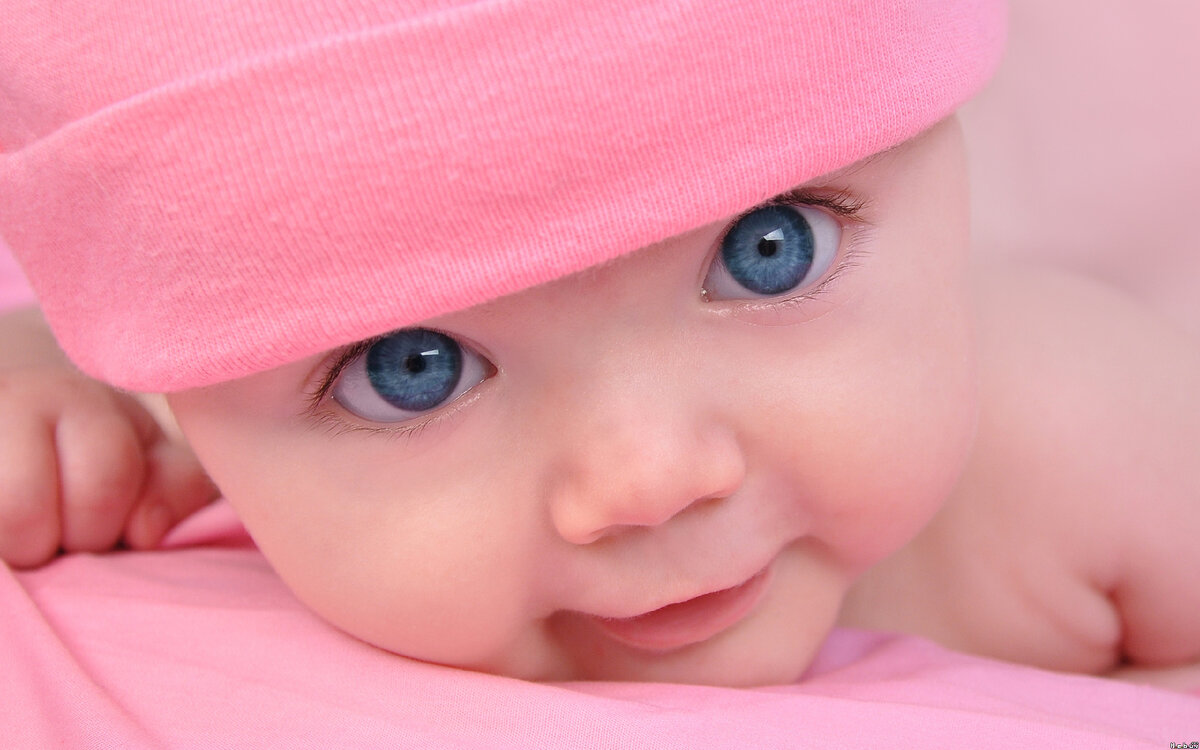 Источник: https://www.desktopbackground.org/download/3840x2400/2013/06/20/594745_a-happy-child-baby-big-beautiful-blue-eyes_4620x3199_h.jpg