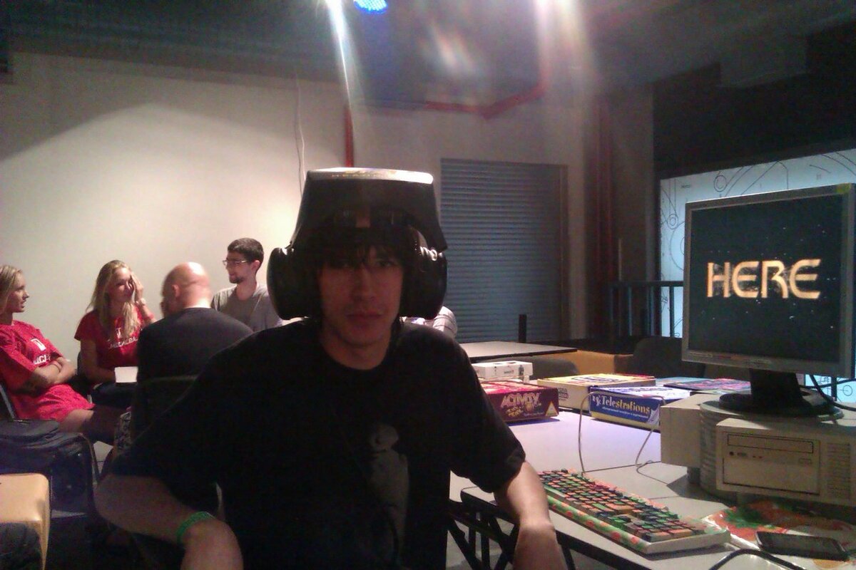 Деструктивные секты. Толпа людей секта. Молодежь и секты. Деструктивные религиозные организации. Тоталитарные секты.