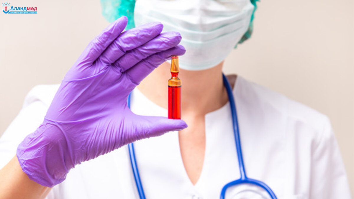 Одна из особенностей тиамин-дефицитной полиневропатии - раннее развитие двигательных нарушений, которые проявляются слабостью мышц конечностей и атаксией (нарушение согласованности движений различных мышц), которые значительно ограничивают способность больных к самостоятельному передвижению.