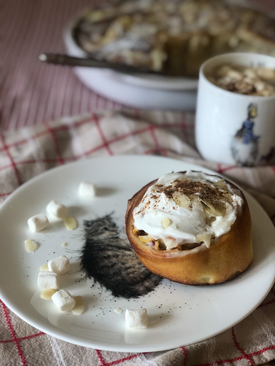 Булочка с персиком