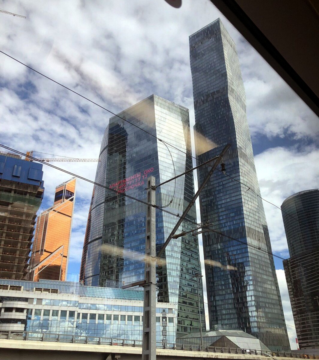 Москва Сити, деловой центр Москвы (вид из поезда МЦК, станции Шелепиха)