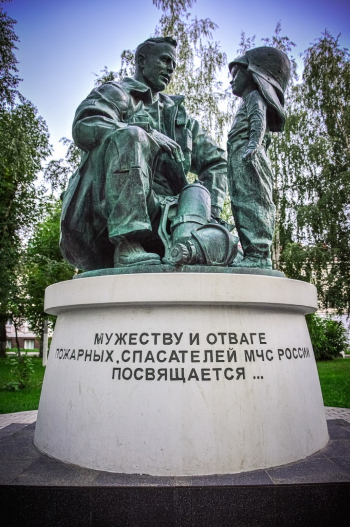 Памятник «Пожарным и спасателям»