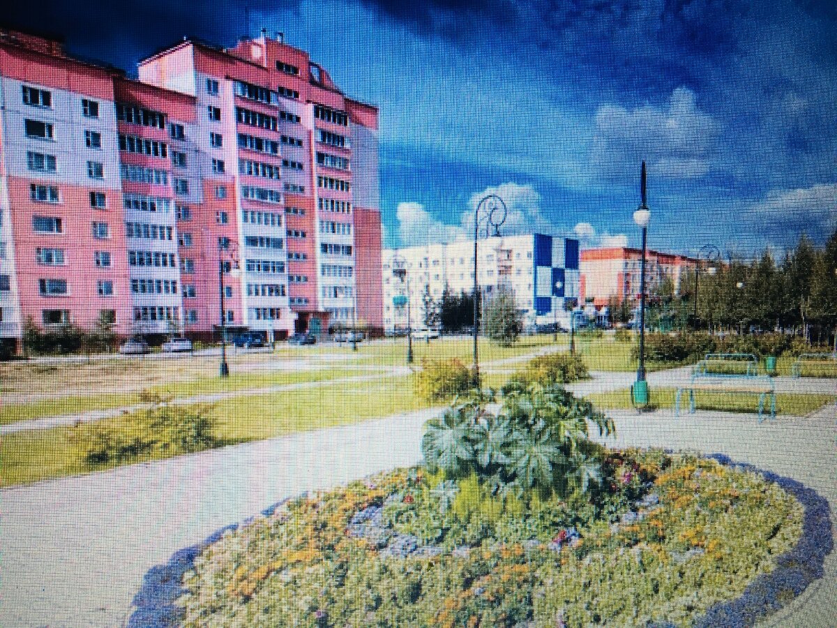 Это не мой дом ,у нас в городе несколько таких домов и дом в котором я живу точно такой же. 