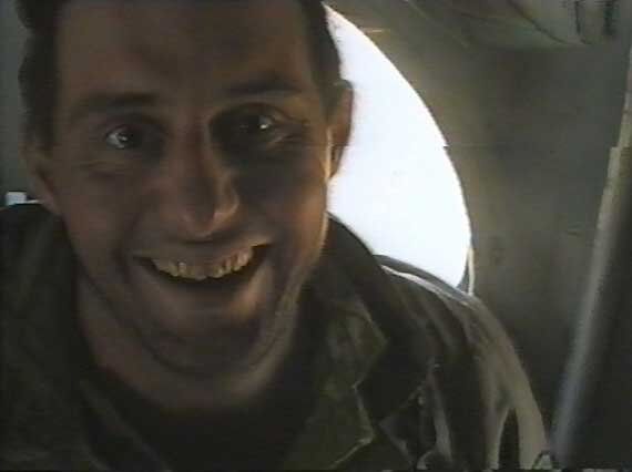 Merci beaucoup, mon professeur...c'est un atterrissage d'assaut août 1995 аnne, major, commandant du groupe d'assaut