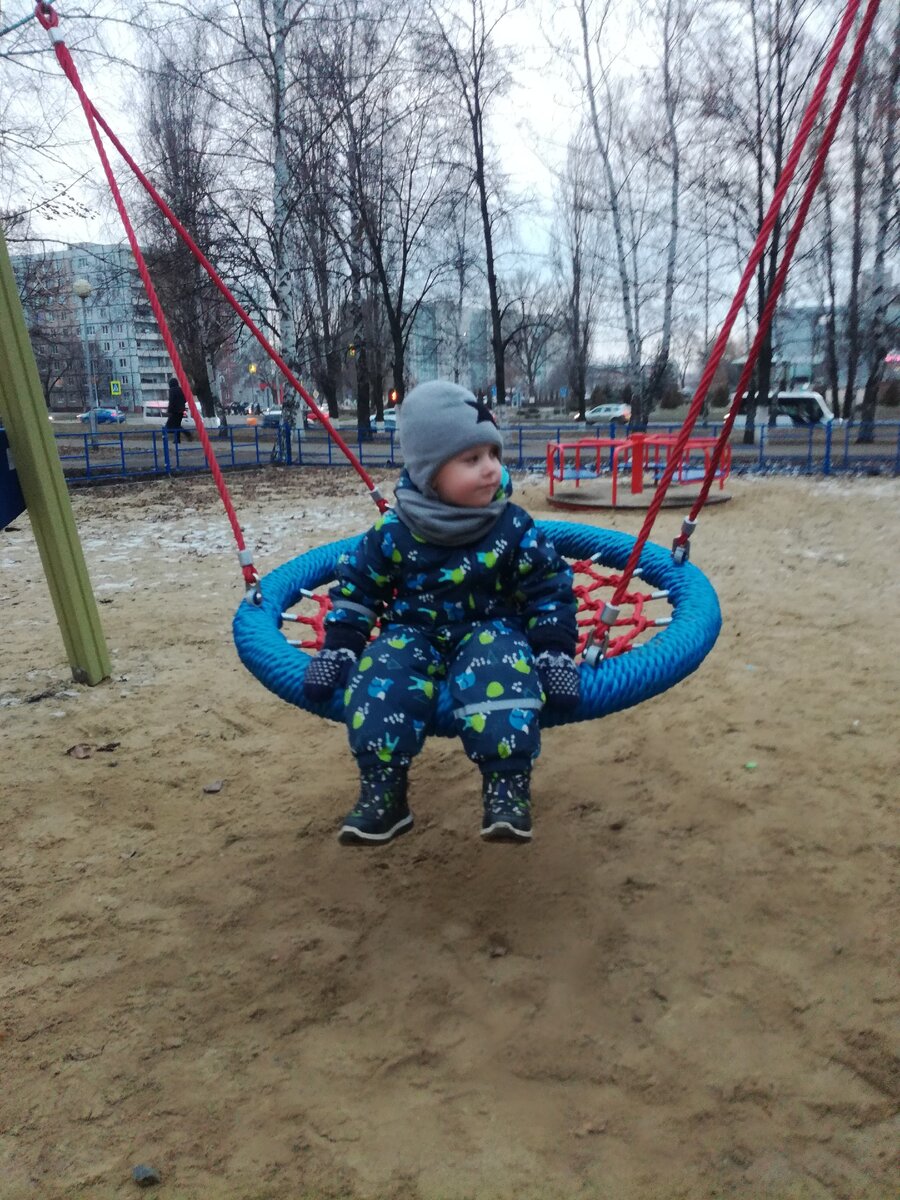 Сапожки и костюм из которых мы выросли.