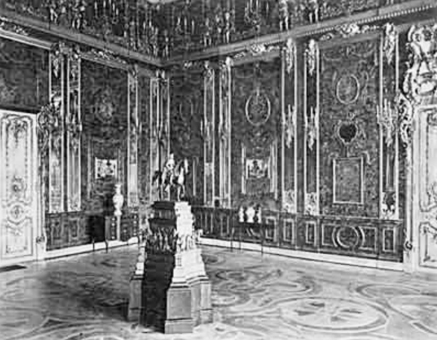Фотография Янтарной комнаты, сделанная до 1917 года.