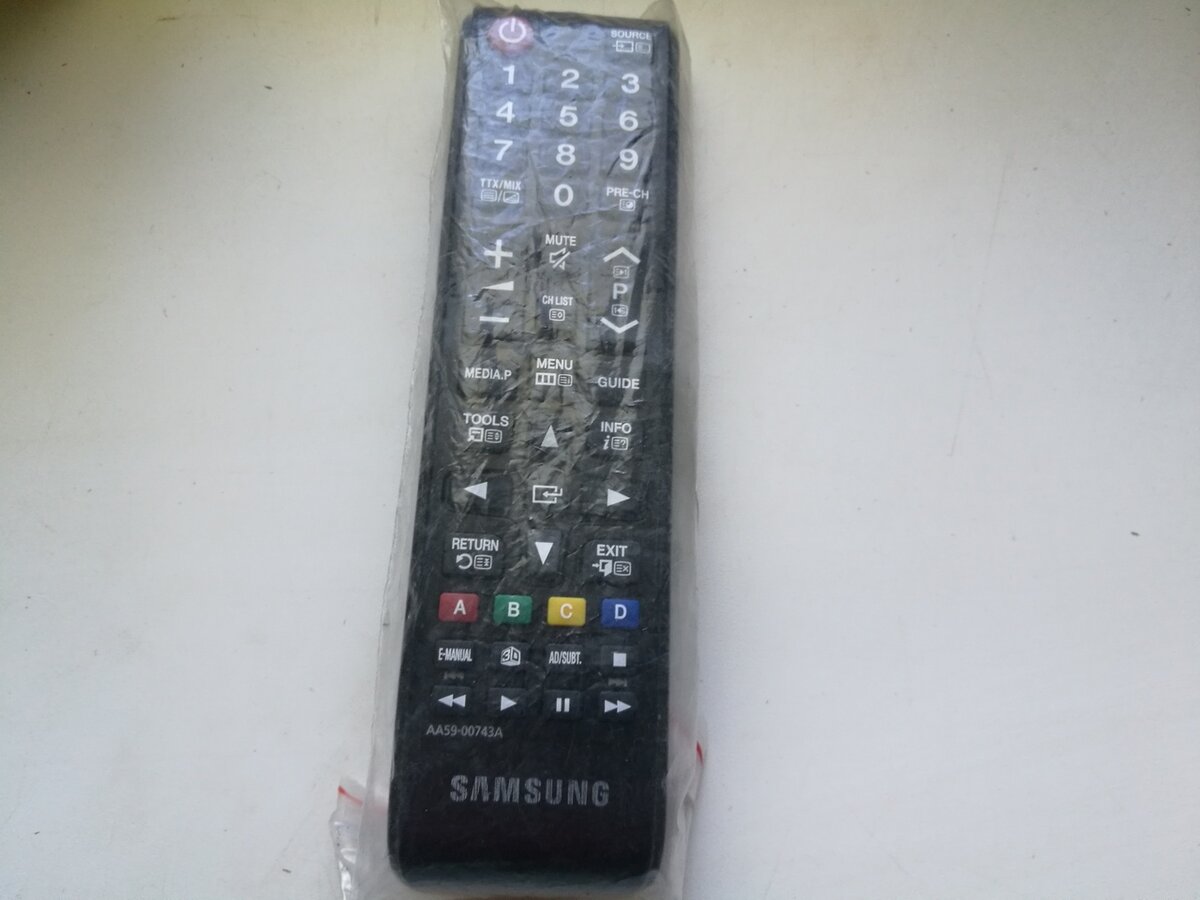 пульт в целлофановом пакете.