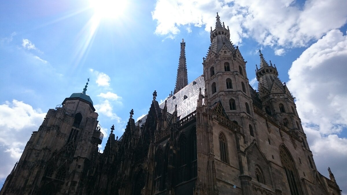 Собор Святого Стефана в Вене (нем. Stephansdom, в просторечии Steffl). Национальный символ Австрии. Основан в 1137 (!!!) году 