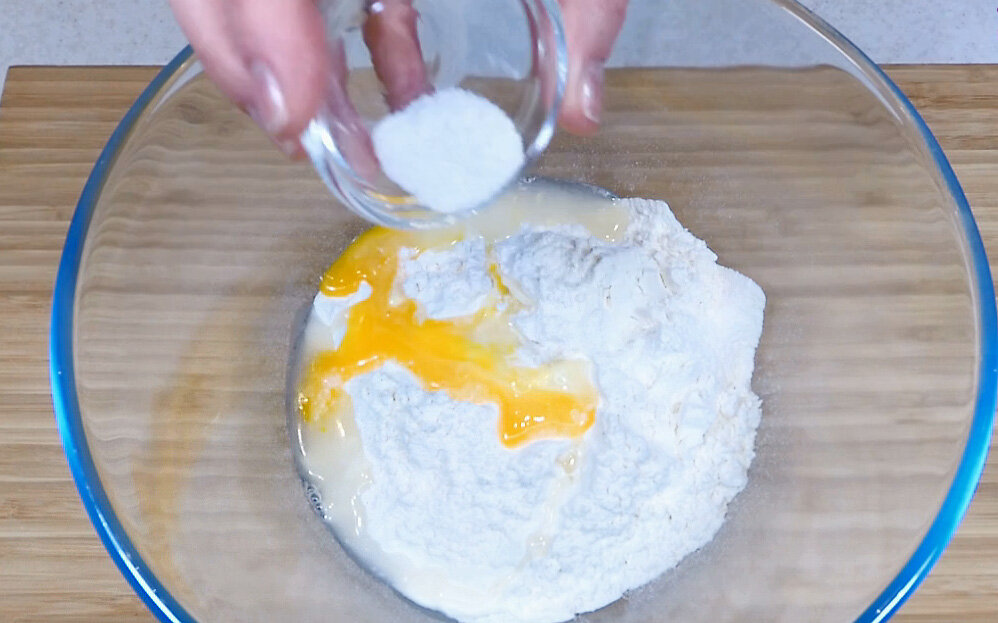 Пирог с беконом и луком