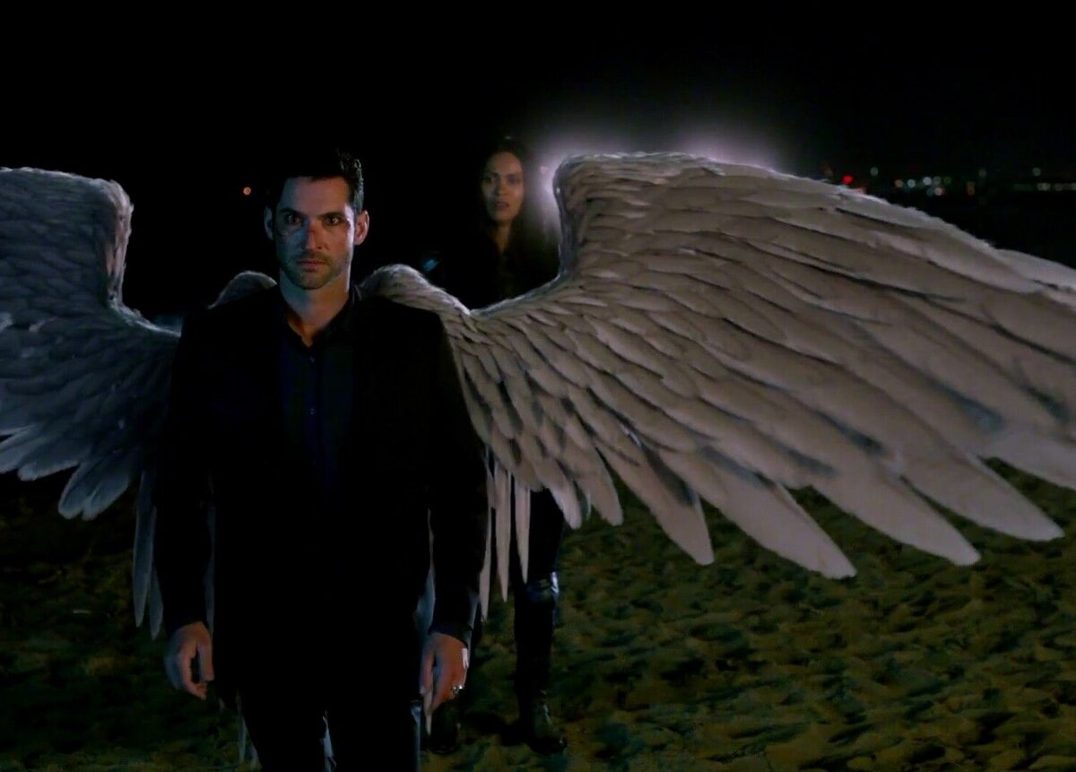 Почему у Люцифера белые крылья, а у ангелов серые?