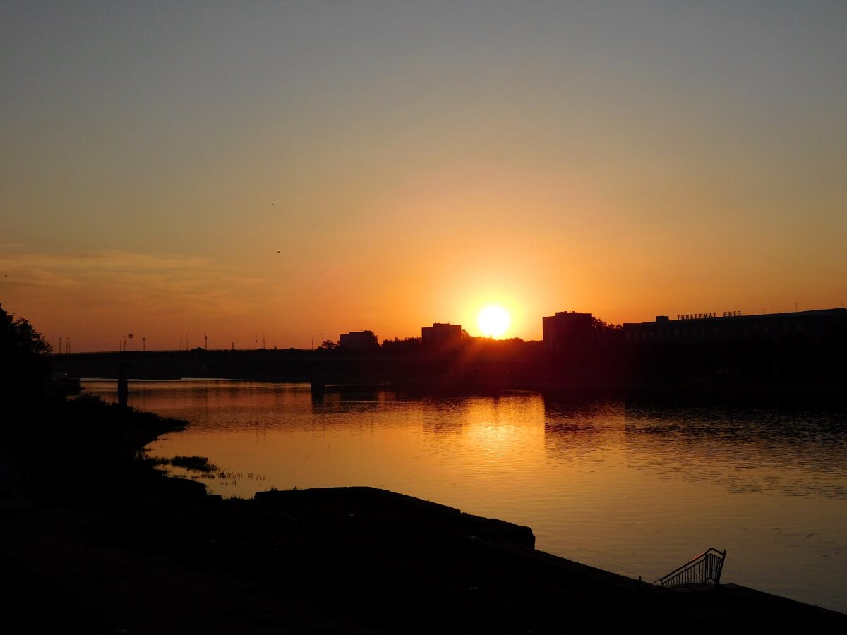 Фото автора.  Летний рассвет в Великом Новгороде.