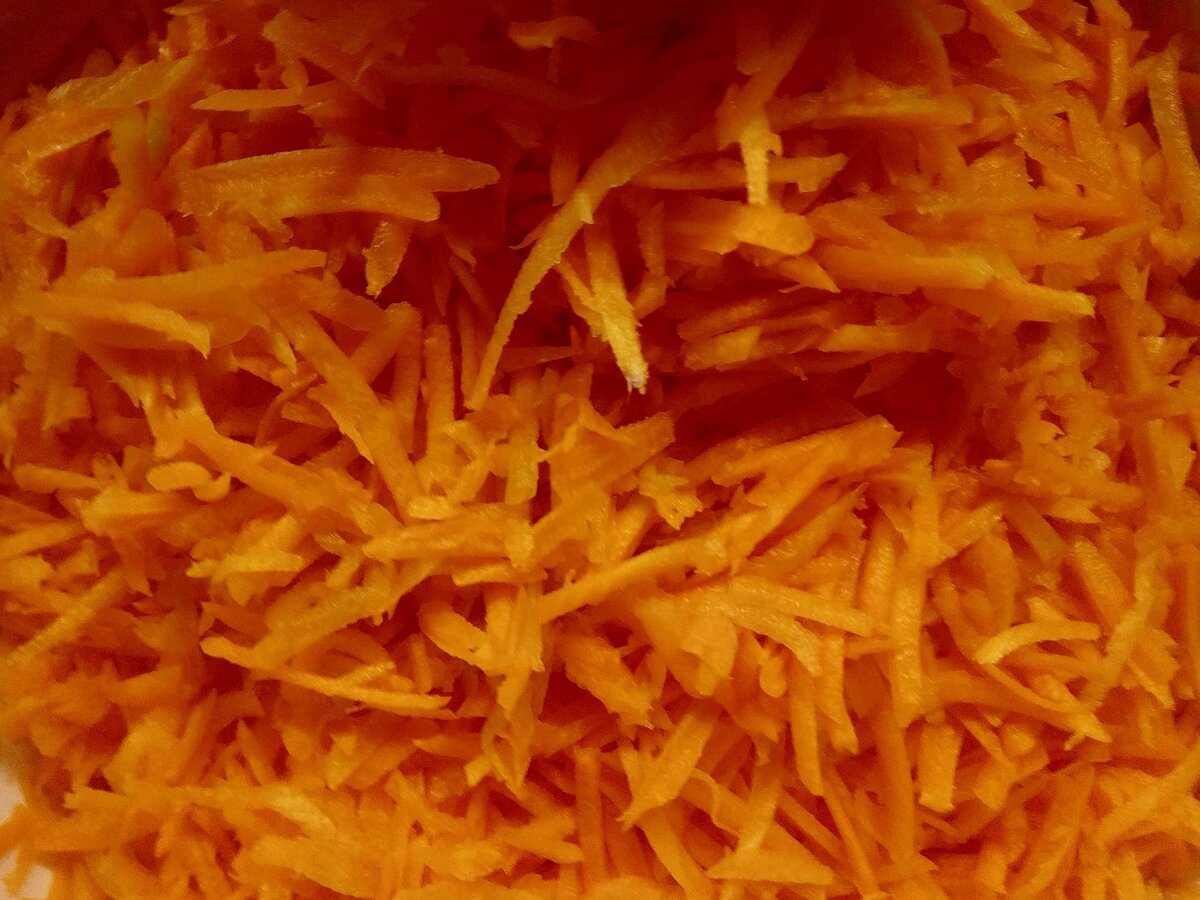 Морковь, натертая для последующей заморозки