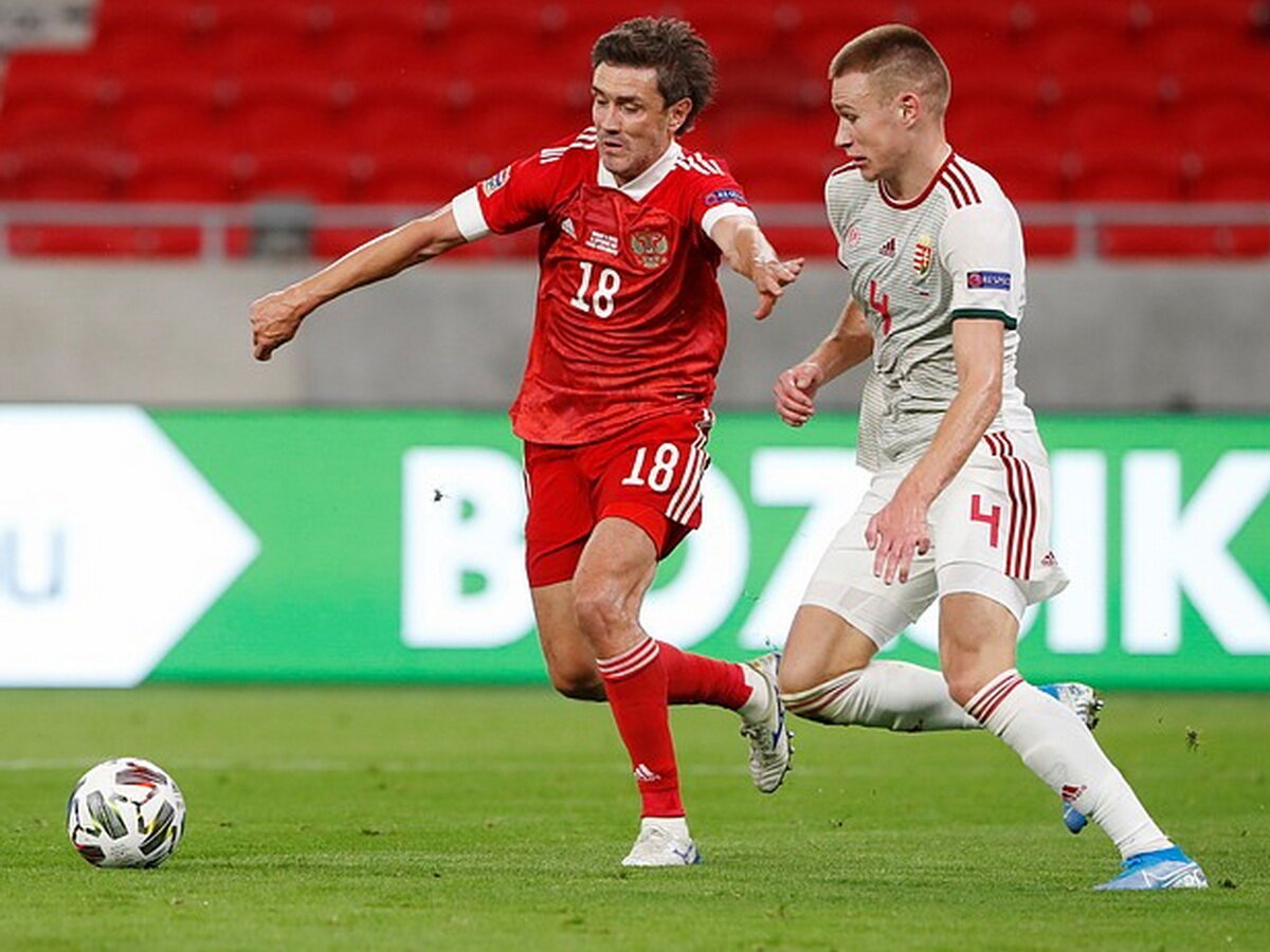 Юрий Жирков в борьбе против игрока Венгрии
Источник: https://www.topnews.ru/wp-content/uploads/2020/09/Rossiya-Vengriya.jpg