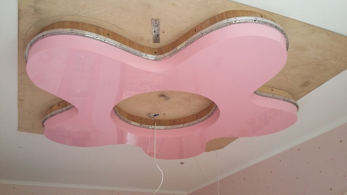 Натяжной потолок на кухне от специалистов компании "Московские Потолки"