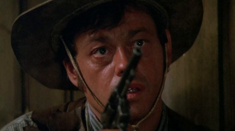 Какое оружие появляется в легендарном советском комедийном вестерне Человек с бульвара Капуцинов