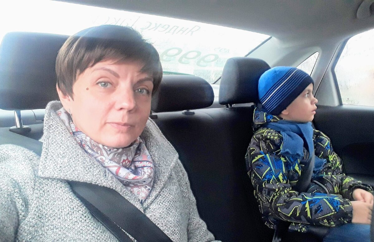 Между 2 и 3 капельницей: едем с сыном в театр. Я в парике.