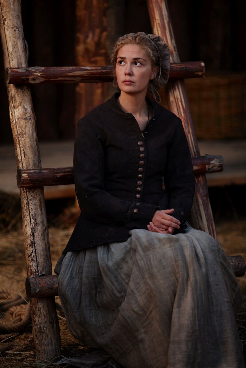 -Эх, всего-то 8 серий: разгуляться негде. Вот, помню, когда я в "Закрытой школе" снималась...