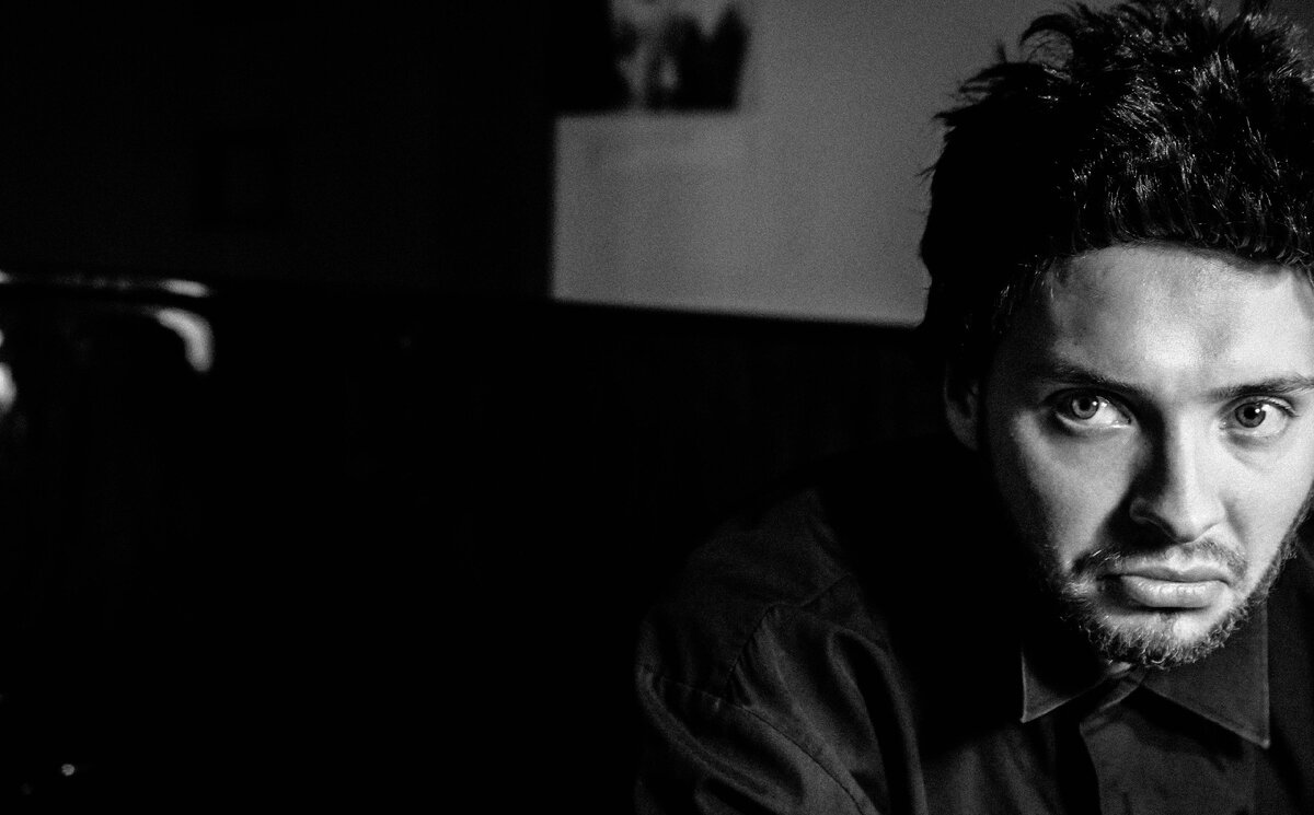 Денис Сорокотягин в спектакле "Аккомпаниатор"