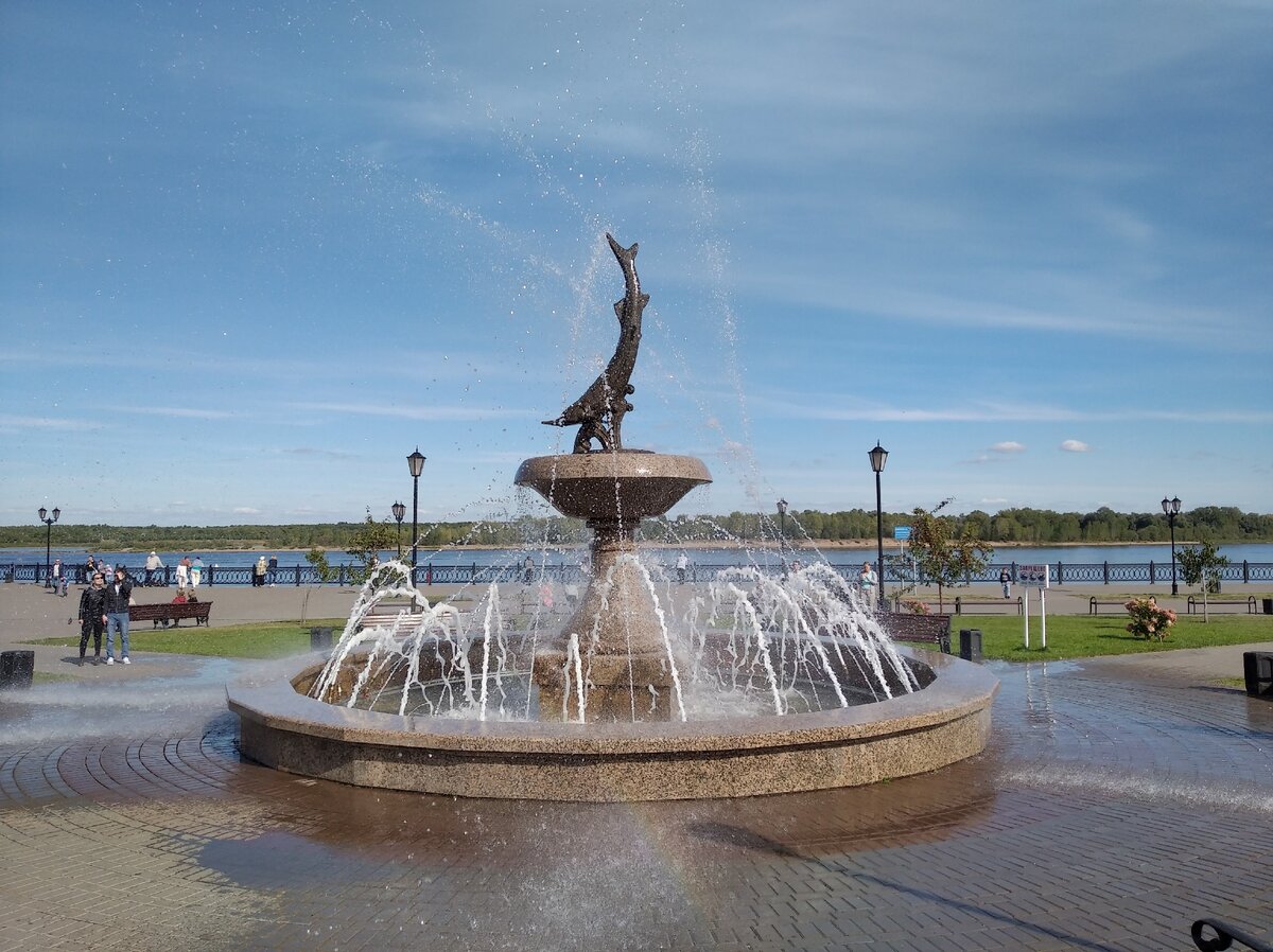 Фонтан на набережной в Сарапуле