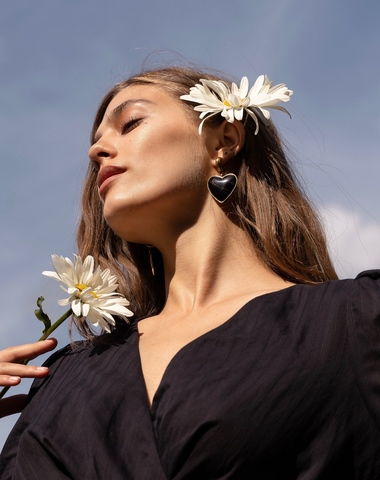 Черные серьги-сердечки