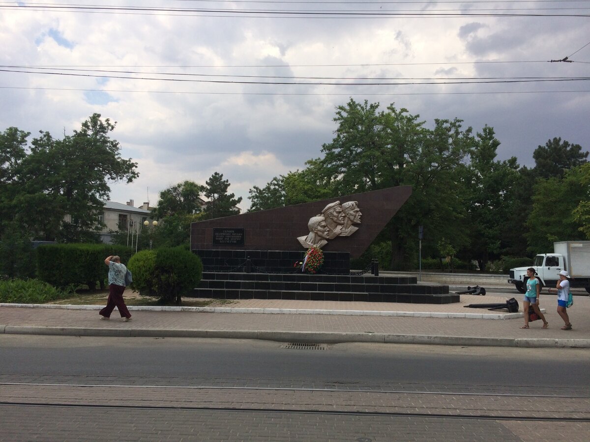 памятник десанту на набережной