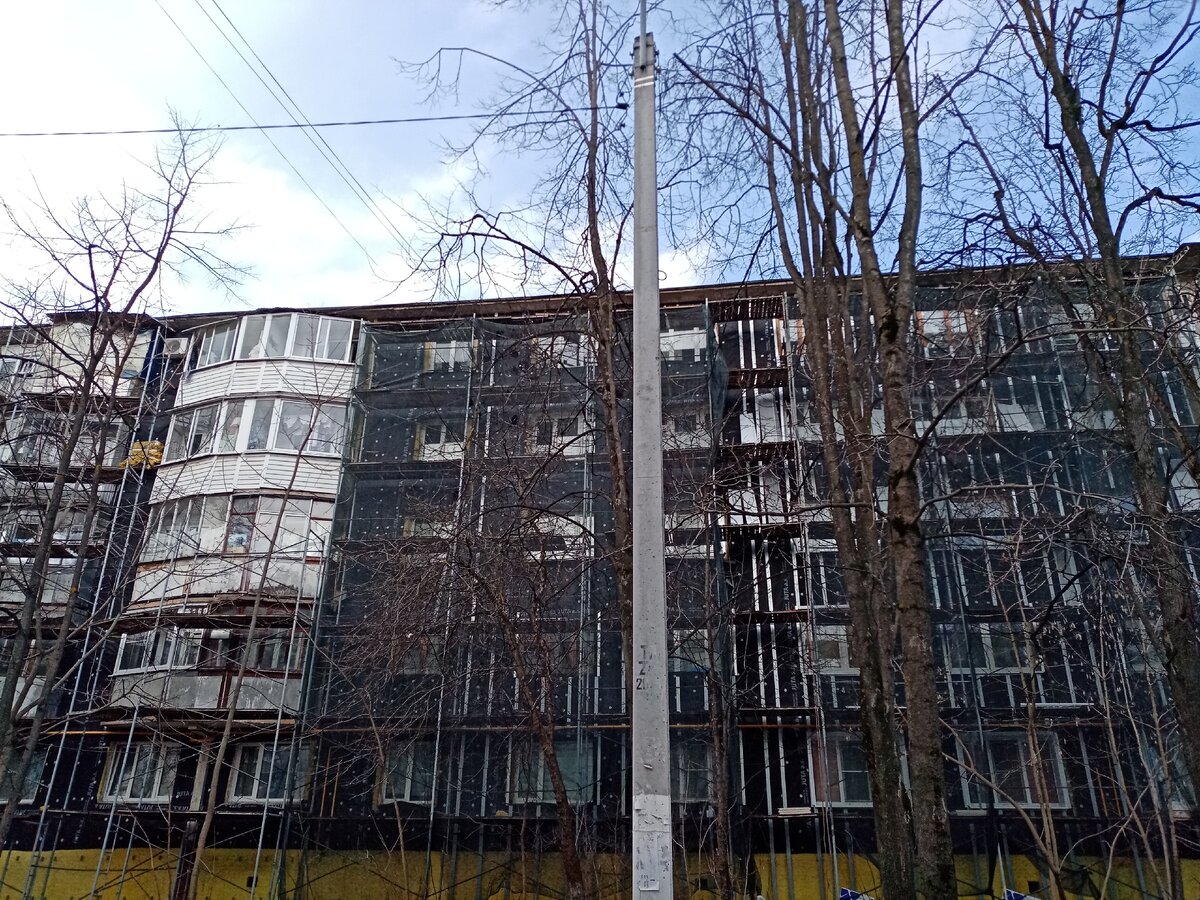 Фото этап установки нового фасада.