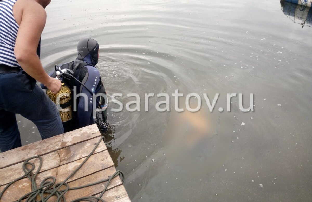 На месте работают водолазы областной службы спасения, следственно-оперативная группа следственного комитета. Обстоятельства произошедшего выясняются.
