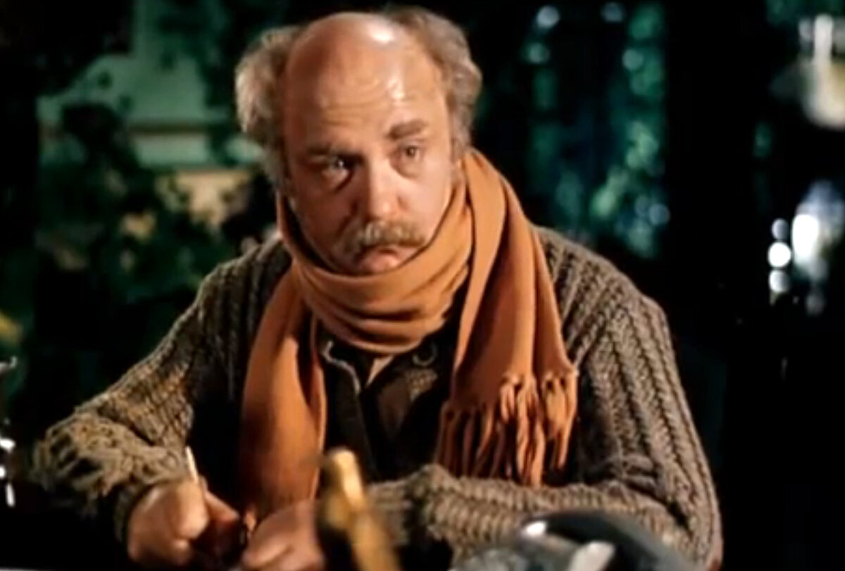 Леонид Куравлев. Скриншот кадра из кинофильма  "Ищите женщину" (1982). Режиссер Алла Сурикова, сценарист Светлана Володина