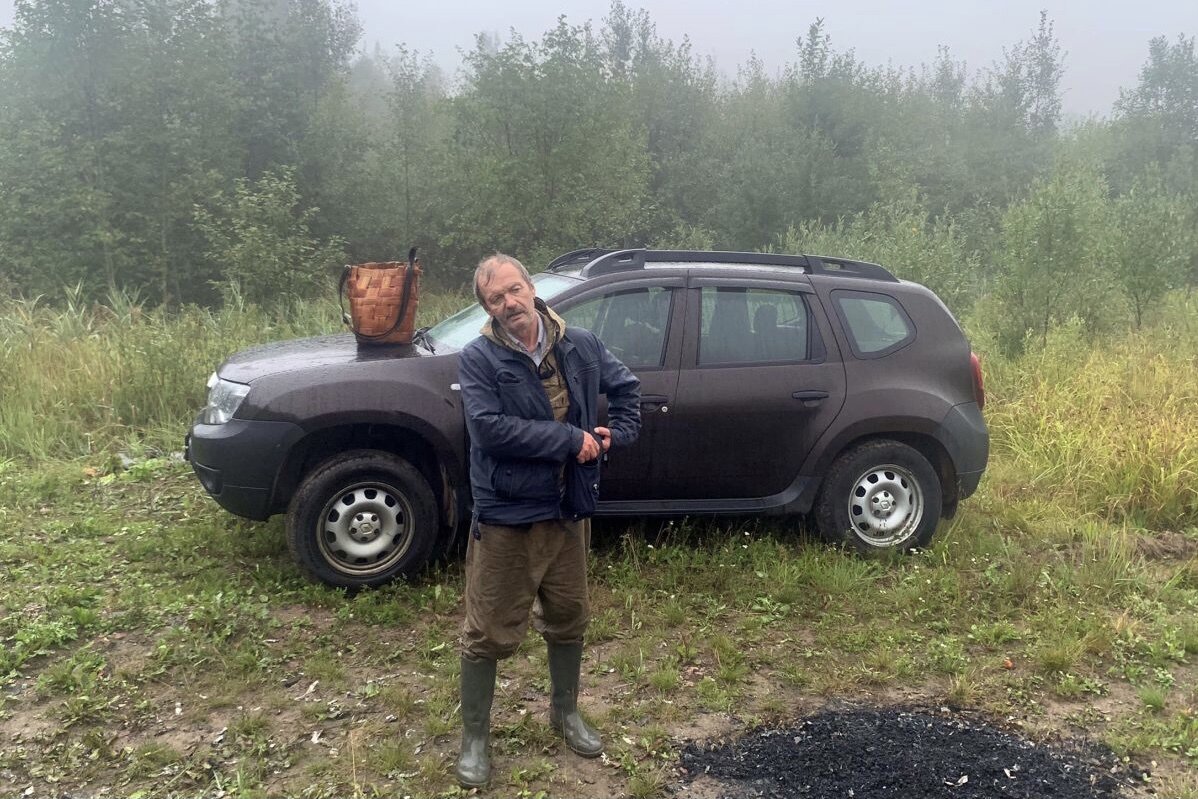 Поиск занял ровно сутки - и всё это время не переставая лил дождь...