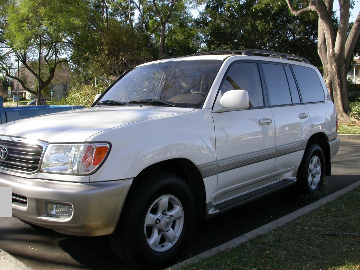 Toyota land cruiser годы выпуска. Land Cruiser 2000. Toyota Land Cruiser 2000 года. Toyota Cruiser 2000. Тойота ленд Крузер 2000г.