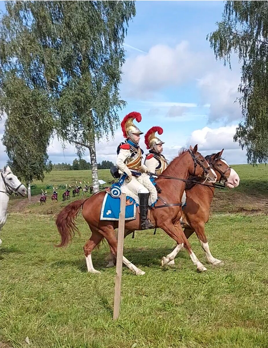 Фотку для заставки поменяла, просто потому, что мы были на очень интересном мероприятии, и пребываем в восторге. Кто угадает, где это?