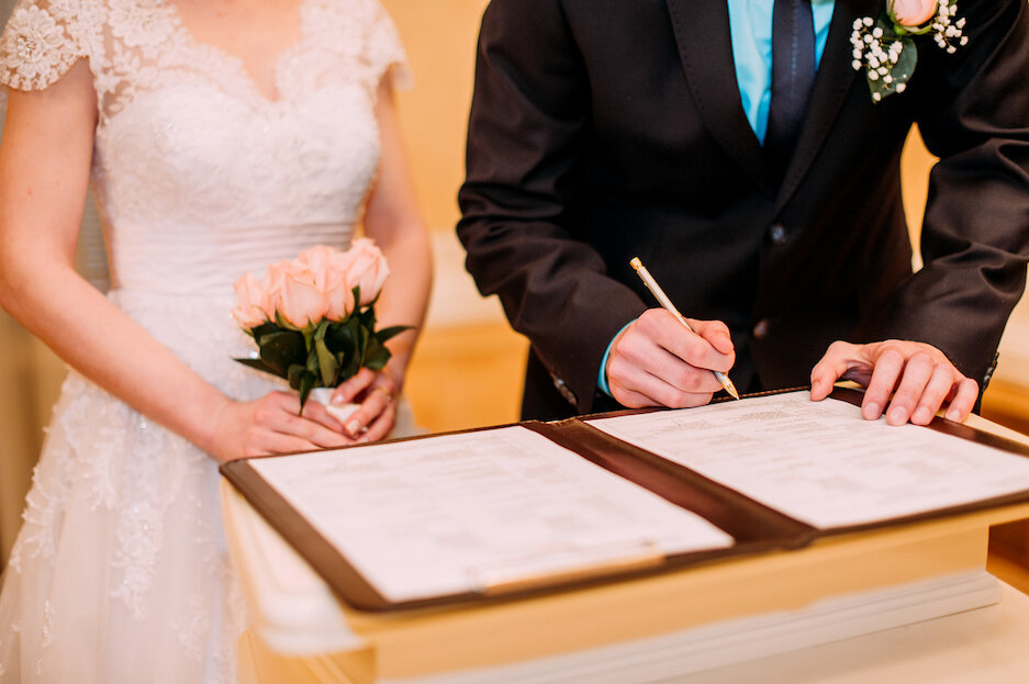 Брачный пресс. Свадьба фото. Регистрация браков в Иркутской области при мобилизации.