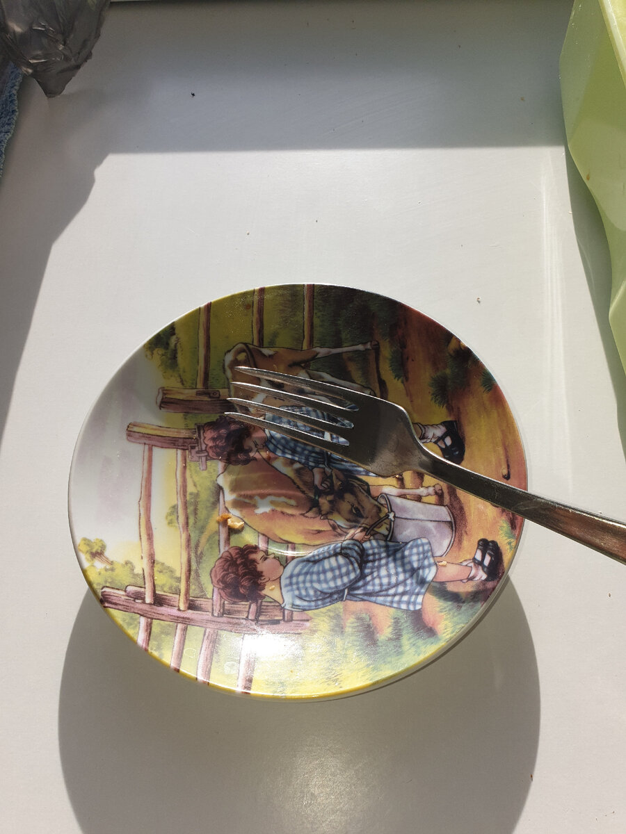 Скрежет вилки по тарелке