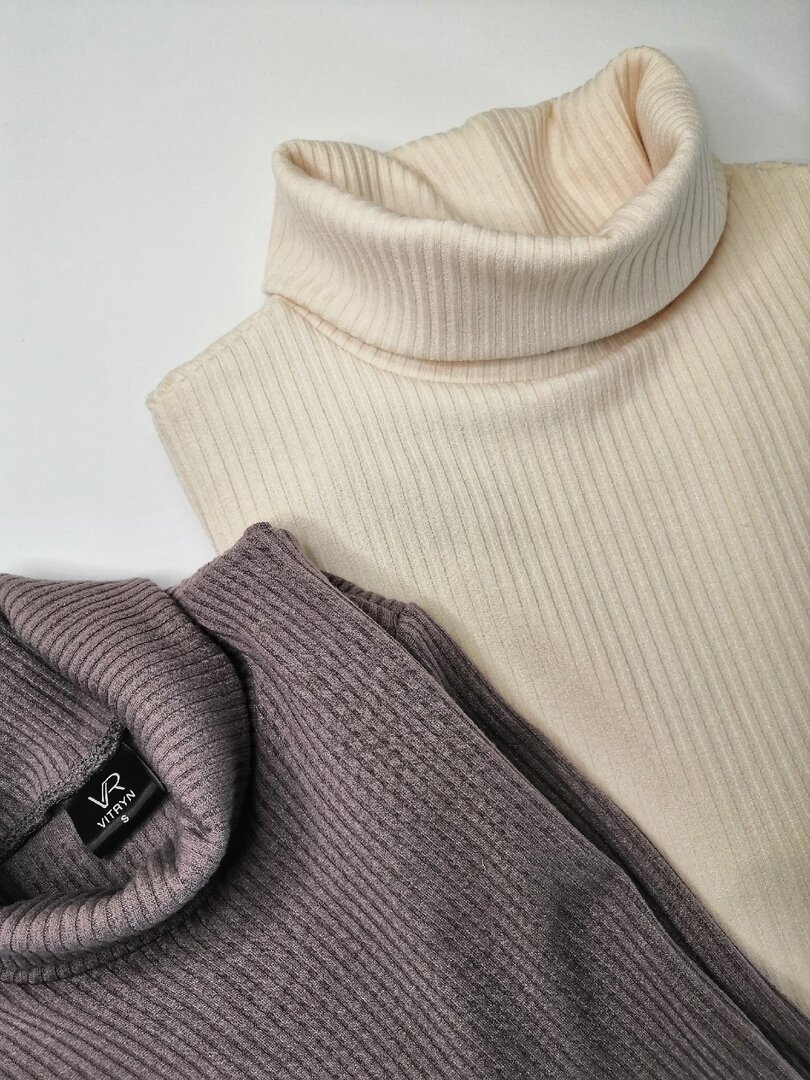 Водолазки в цвете крем и сиреневый туман