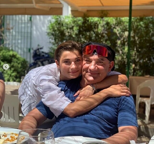 Анастасия с папой, источник https://images11.domashnyochag.ru/upload/img_cache/fc1/fc1dc360201f3b42eef3c6e9359c1224_cropped_640x597.jpg