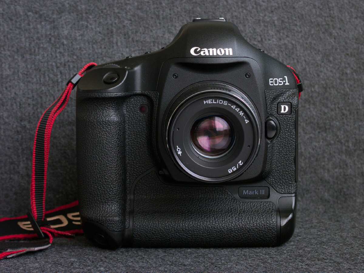 Canon EOS 1D Mark III с объективом Helios-44M-4