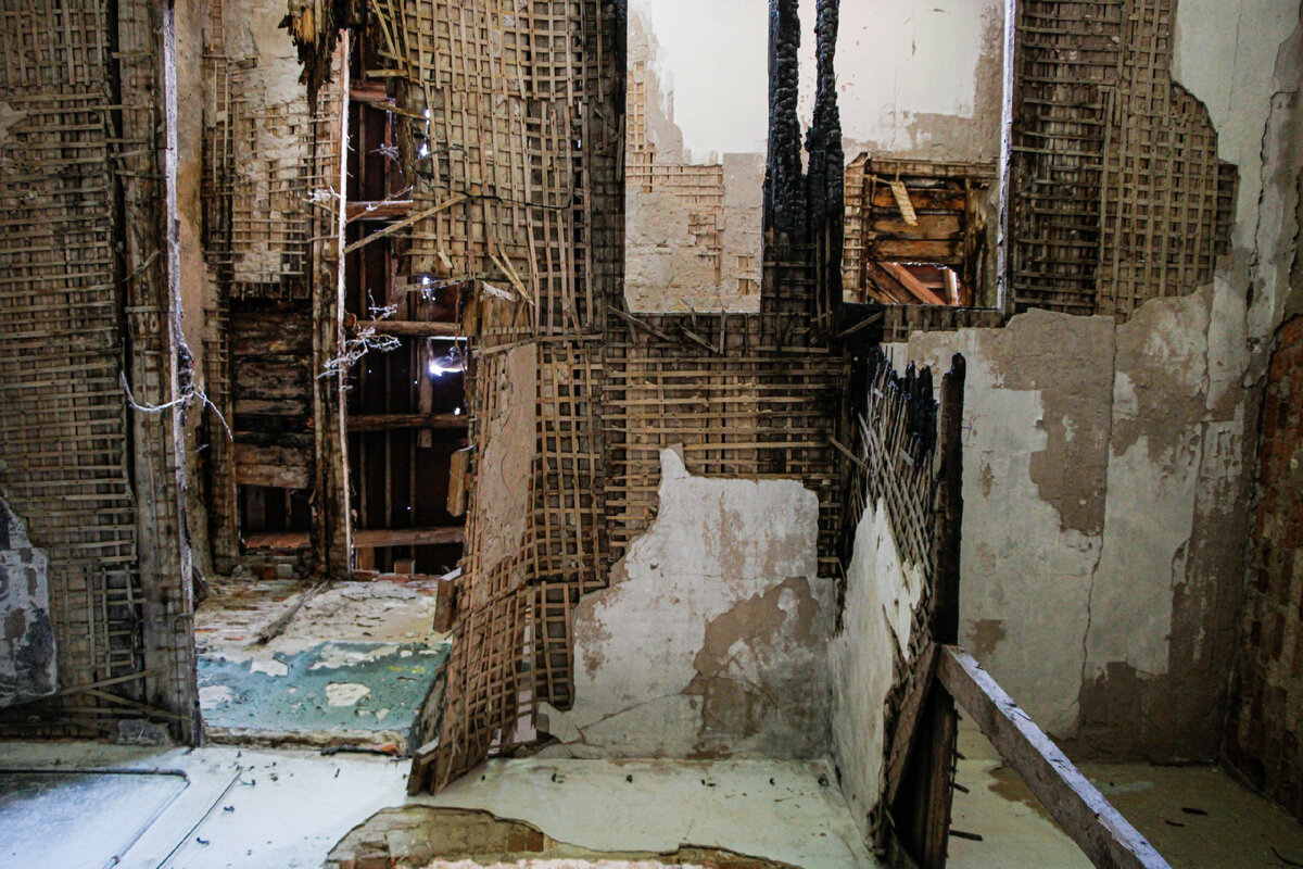 Что-то деревянное)