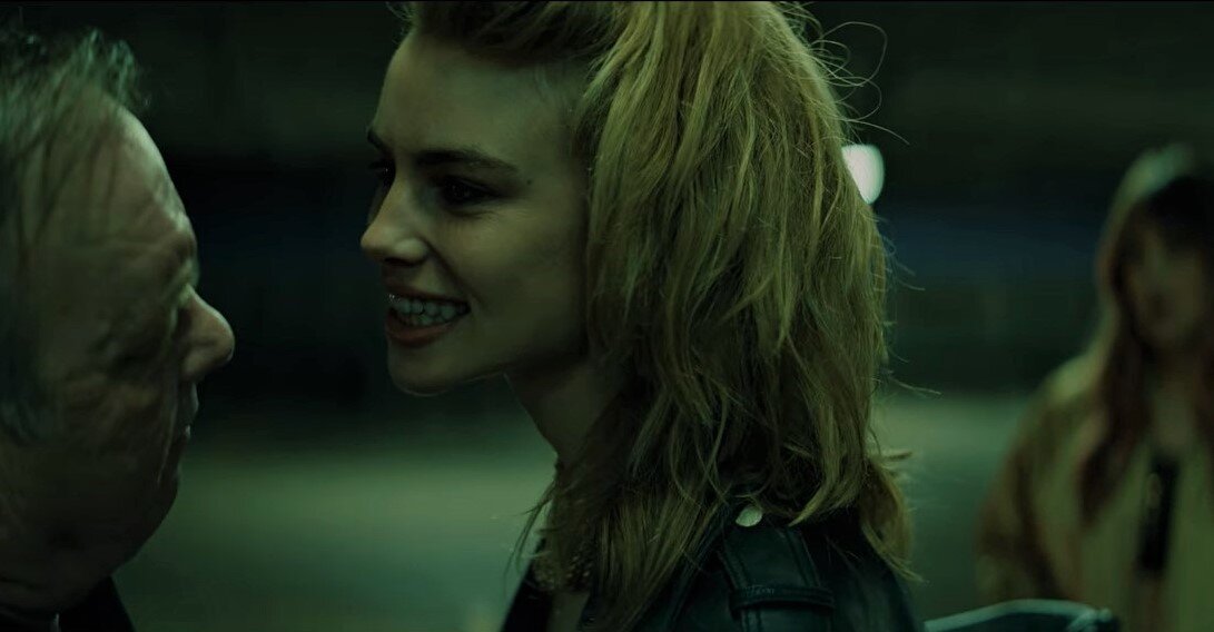 Скриншот из триллера "Night Teeth".