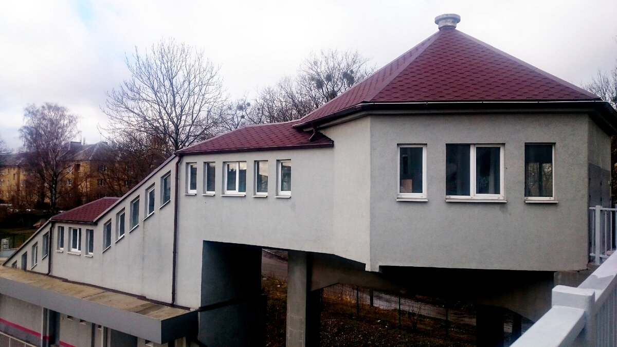 ...Оно буквально парит в воздухе...