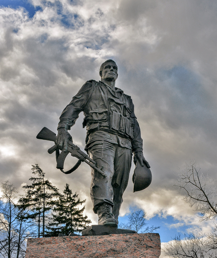 Фотография памятника воинам-интернационалистам на Поклонной горе в качестве титульного листа журнала