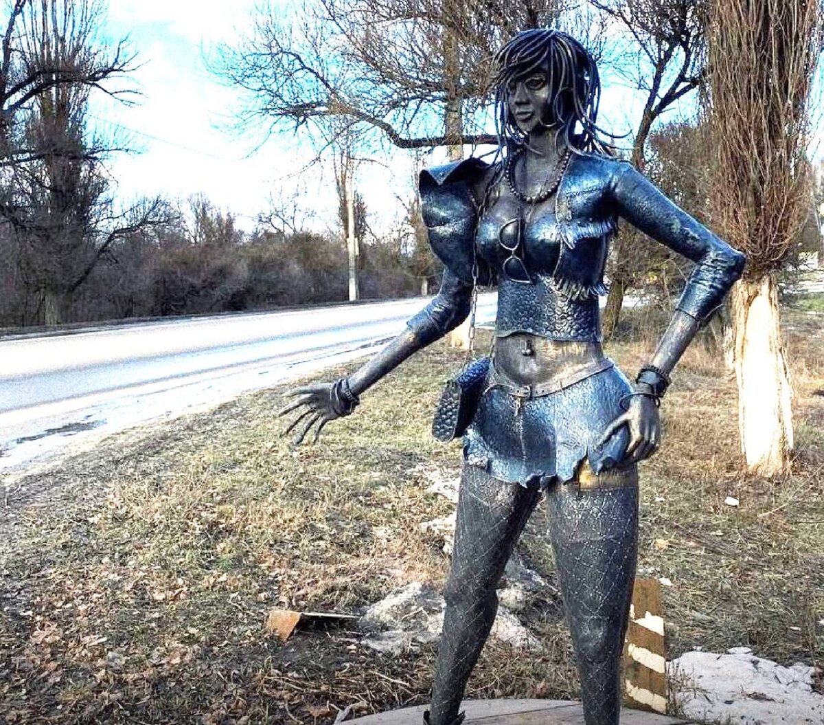 Олечка голосует у дороги. Взято: Яндекс.Картинки