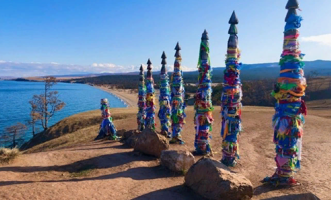 Мыс Бурхан — место с сильной энергетикой.  На мысе в землю вкопаны бурятские молитвенные столбы Сэргэ — символ древа жизни. Повязав ленточку, туристы и местные жители адресуют свою просьбу духам.