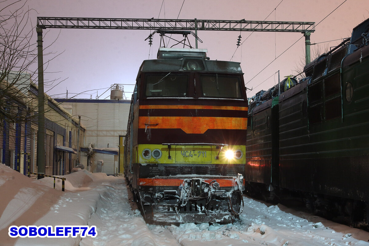 Электровоз ЧС4Т-711. Локомотивное депо Владимир Горьковской железной дороги. Март 2011 года