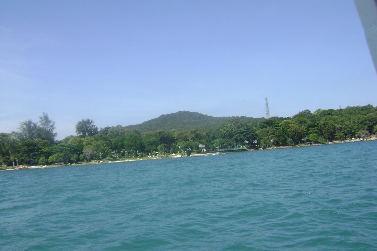 Вид с караблика на остров.