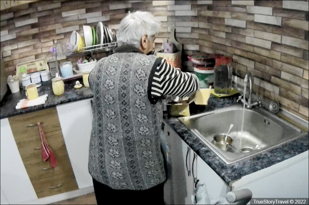 дом сделал бабушка sexvideo: старуха в жопу глотает мочу и сперму cam1 1of3