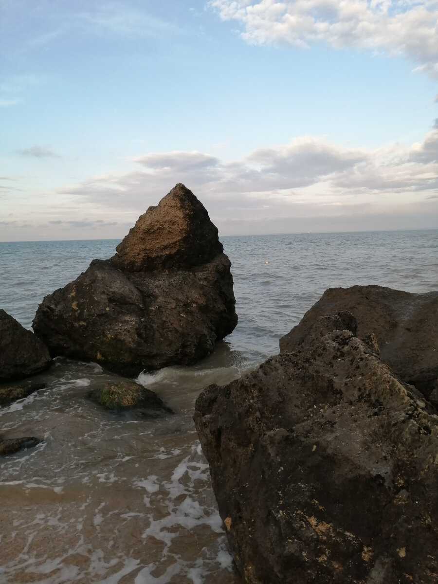 Чёрное море. Керчинский пролив. Прямо у самого крымского моста. 