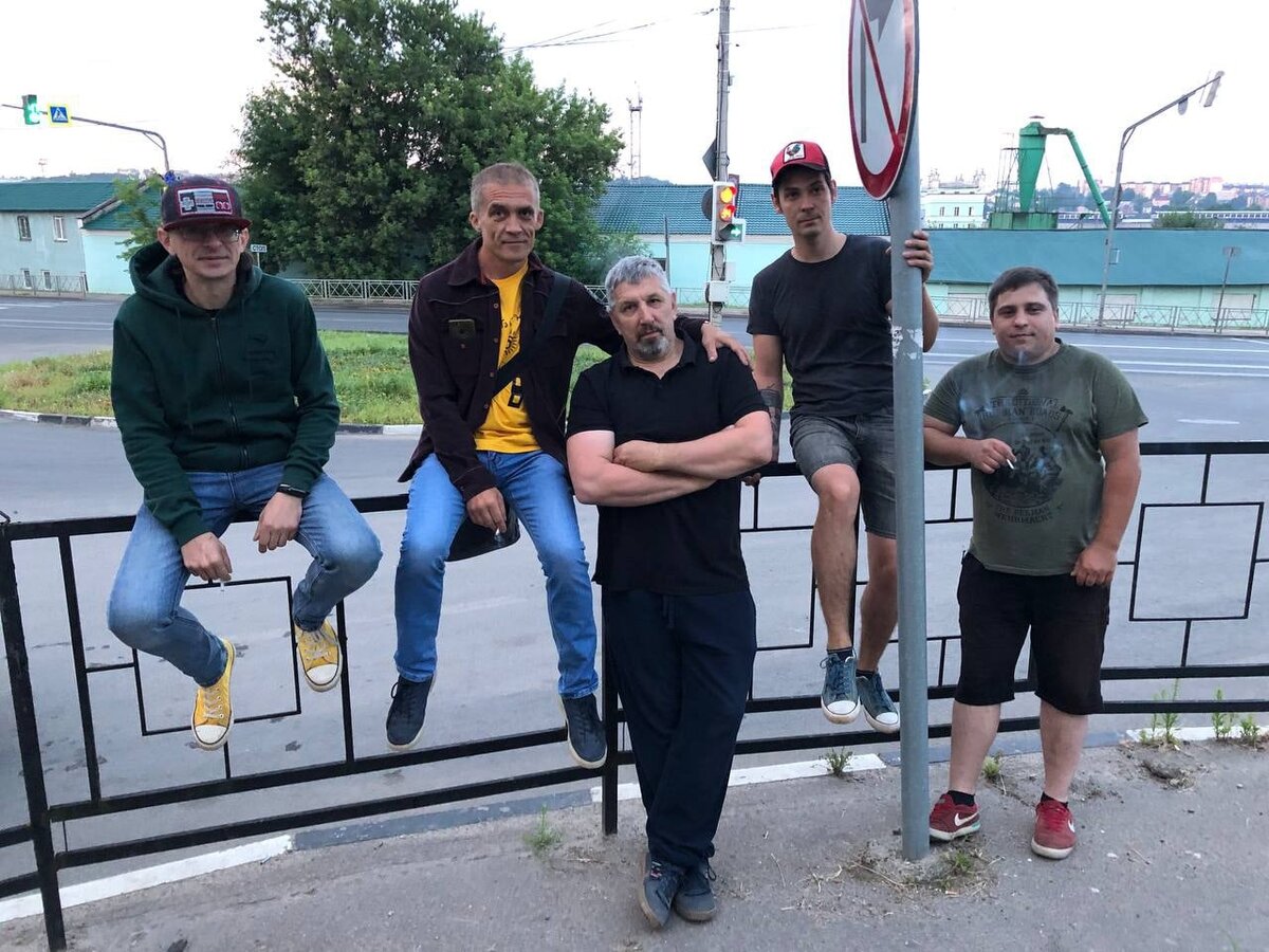На шайбе встреча с утра пораньше.