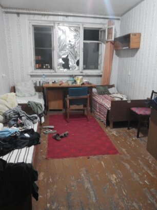 Так выглядела комната в общежитии СевГУ, в которую я планировала заселиться. Приходила знакомиться с соседками. 