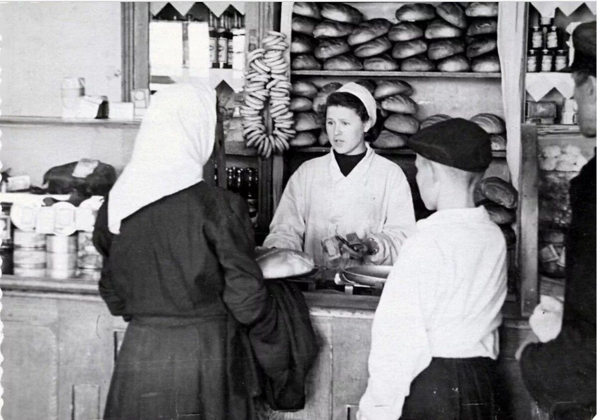 Продовольственный магазинчик на Варшавском шоссе в Покровских выселках, 1957 год