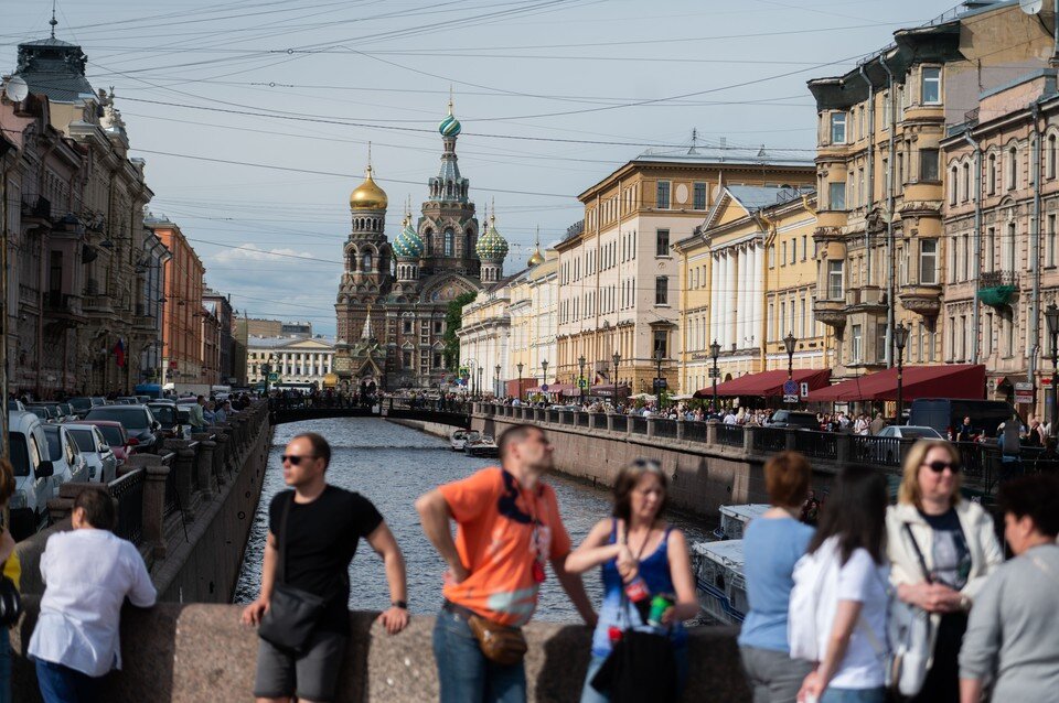     Туристический поток в Петербурге в основном гости из Москвы. Юлия ПЫХАЛОВА